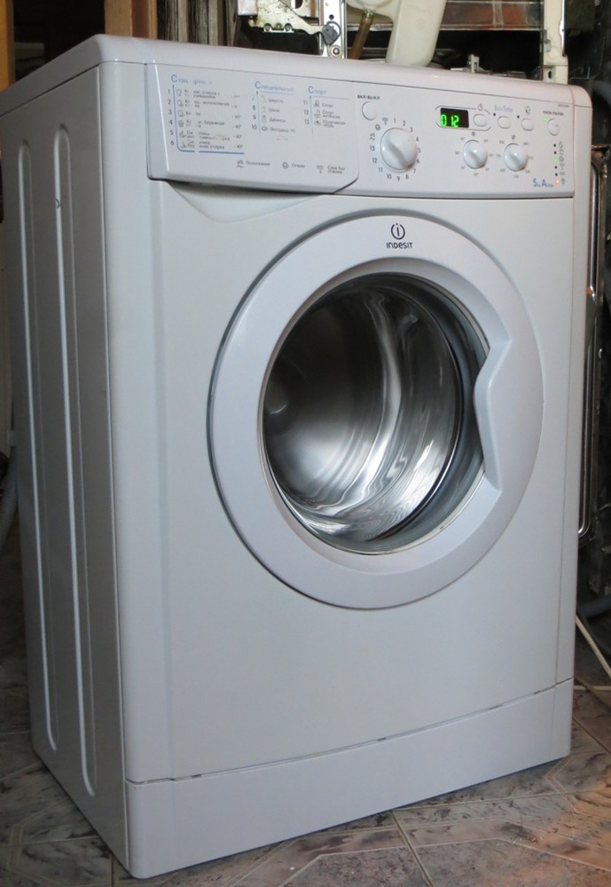 Стиральные машины 33 индезит. Стиральная машина Индезит узкая 33 см. Стиральная машинка Индезит 4105 4 кг. IWUD 4105 CIS washing Machine ID.