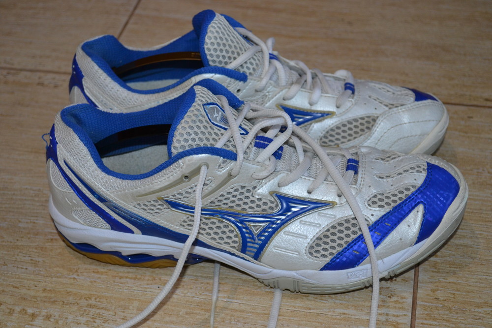 Летние кроссовки 42 размера. Mizuno Wave Spike 12. Мизуно кроссовки волейбольные. Мизуно кроссовки модель 2022 ордер волейбольные. Кроссовки мизуно волейбольные белые.