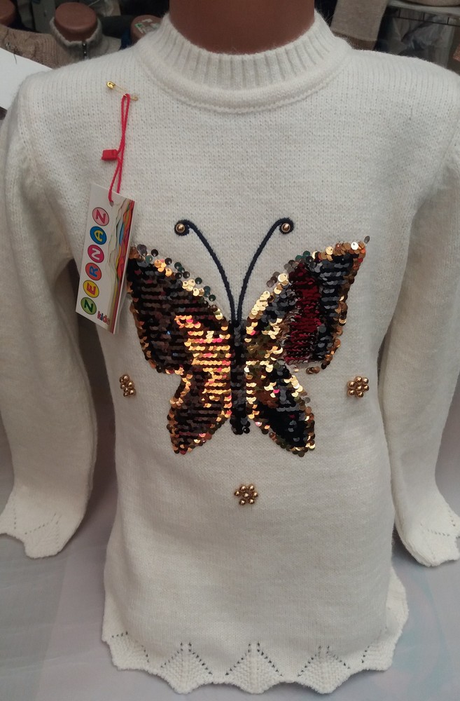 Кофта с бабочкой. Кофта с бабочками. Кофта с бабочками для девочки. Кофты с вышивкой бабочки. Свитшот с пайетками.