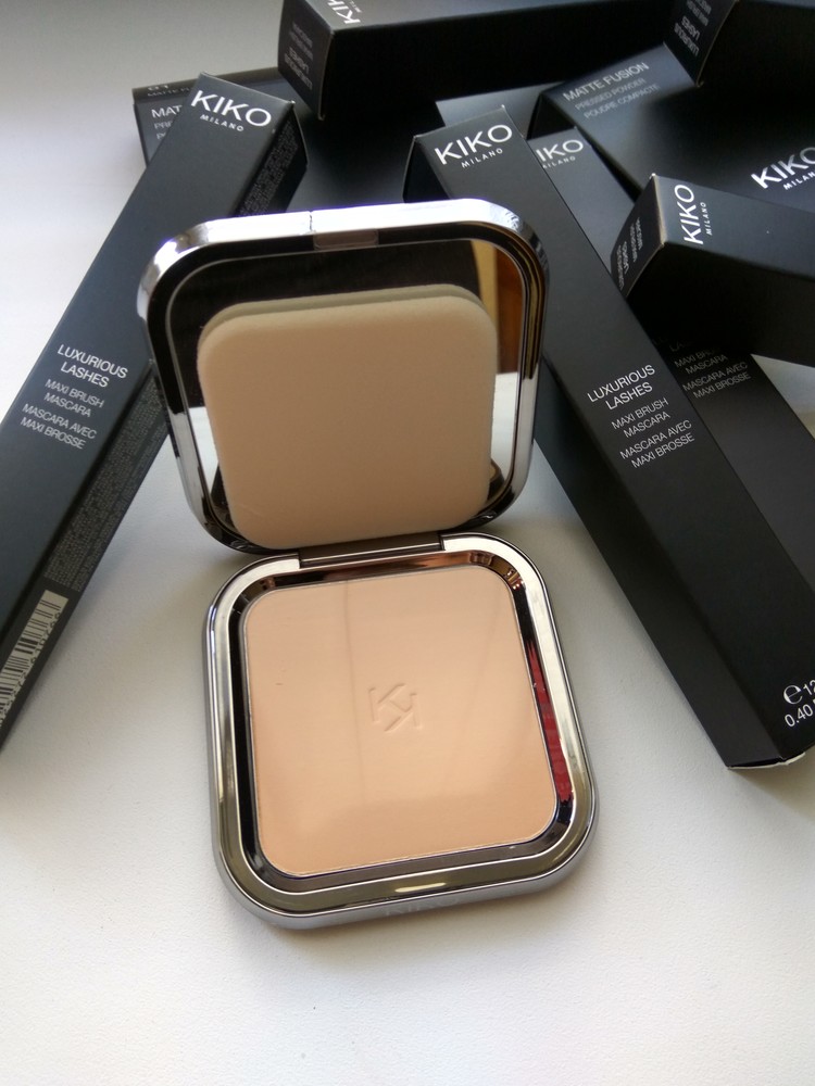 Kiko milano powder. Пудра Кико Милано. Пудра Кико Милано матирующая. Kiko пудра wr90. Kiko Skin Tone Powder Foundation пудра.