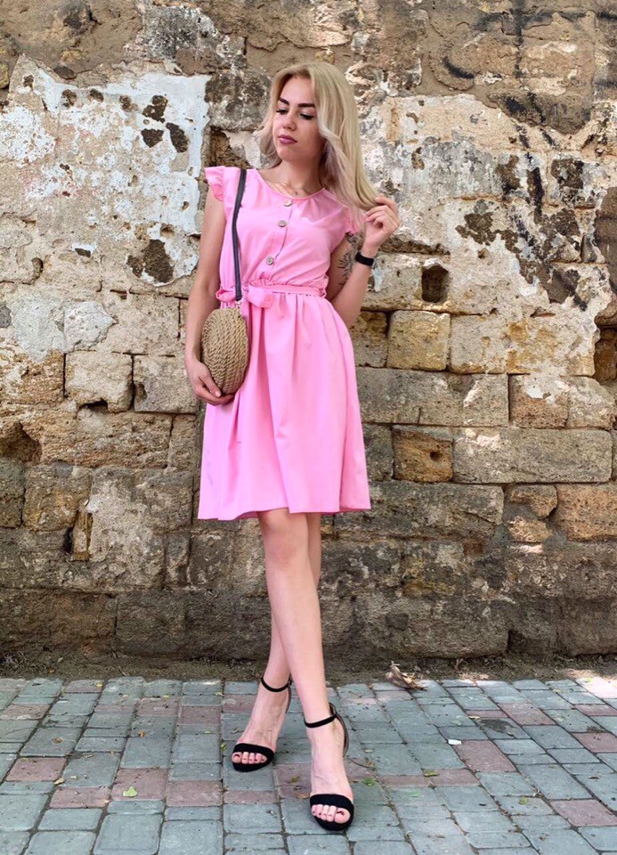 Розовое расклешенное платье