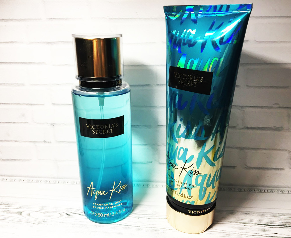 Aqua secret. Aqua Kiss Victoria Secret спрей. Victoria Secret Aqua Kiss лосьон. Виктория Сикрет парфюмированный спрей и лосьон Aqua. Victoria Secret Aqua Kiss набор.