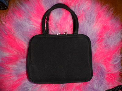 Косметички - органайзери з ручками вмістимі із перегородками.з карманчиками на замку.