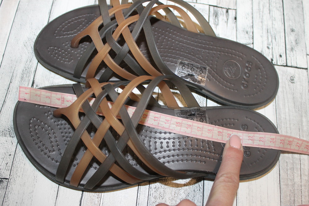 crocs huarache flip flop 459