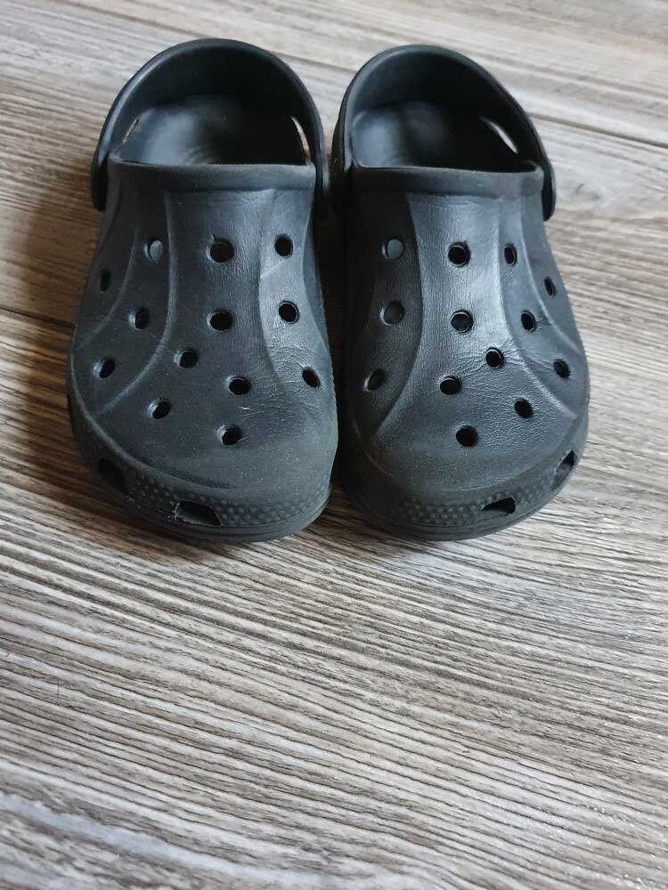 Crocs c 10 clearance 11