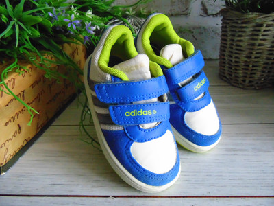 Яркие кроссовки Adidas 21р,ст 13,5 см.мега выбор обуви и одежды