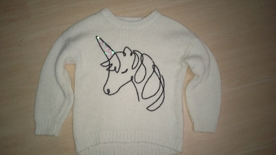 Свитерок на 6-7 лет.