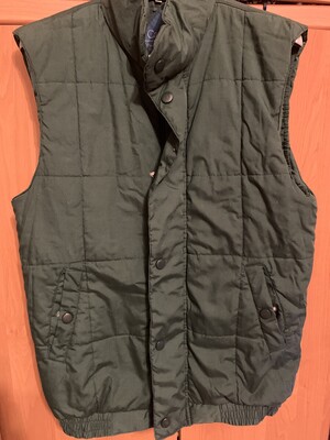 #34 гарний злегка утеплений жилет